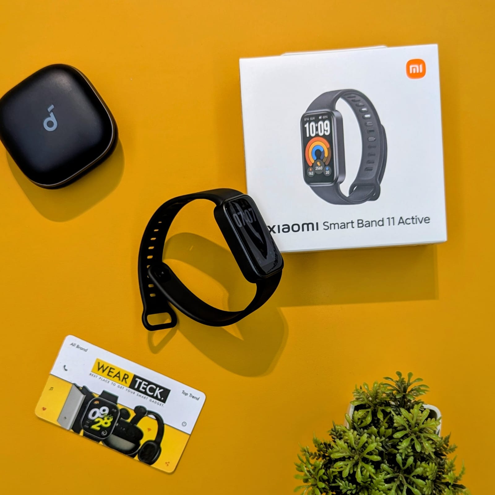 - Xiaomi Smart Band 11 Active